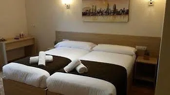 Hostal Barcelona Travel